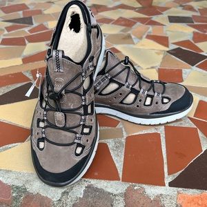 Mens Allrounder Sports Shoe/ Sandal. Size 8.5